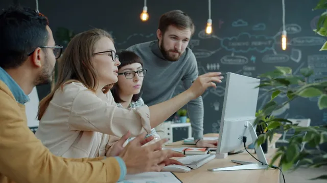 Équipe TI qui planifie le cumul des crédits RS&DE et CDAE-IA pour un projet logiciel intégrant l'intelligence artificielle.