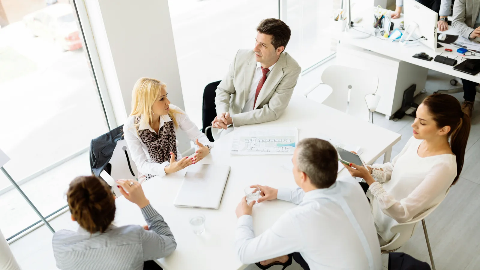 Industrial Technology Advisor meeting with the leaders of an innovative SME.