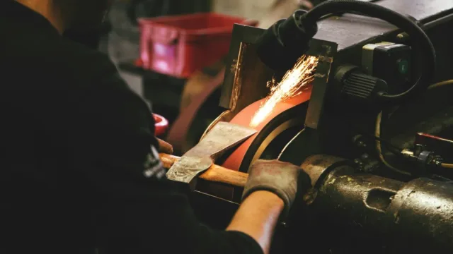 Article thumbnail: Complete Guide to SR&ED for the Manufacturing Sector