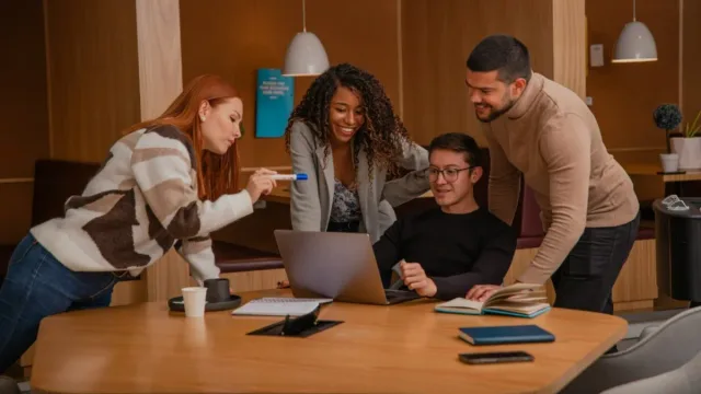 Article thumbnail: Guide to Employee Training Grants in Quebec